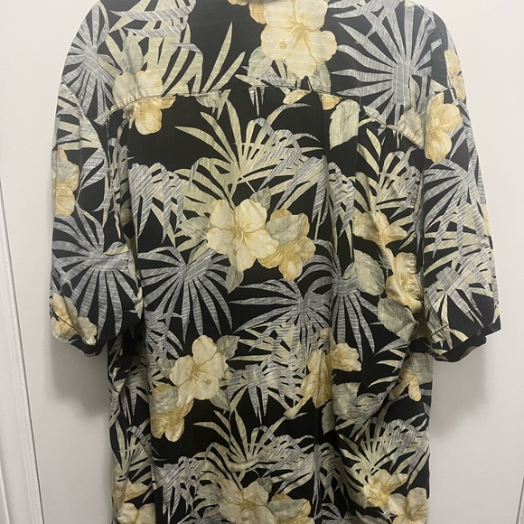 Tommy Bahama Hawaiian Shirt 🌺 - Picture 8 of 16